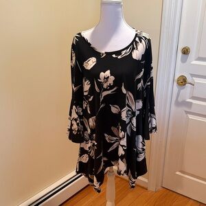 White Mark Black and White Floral Asymmetrical Tunic with bell sleeves pockets